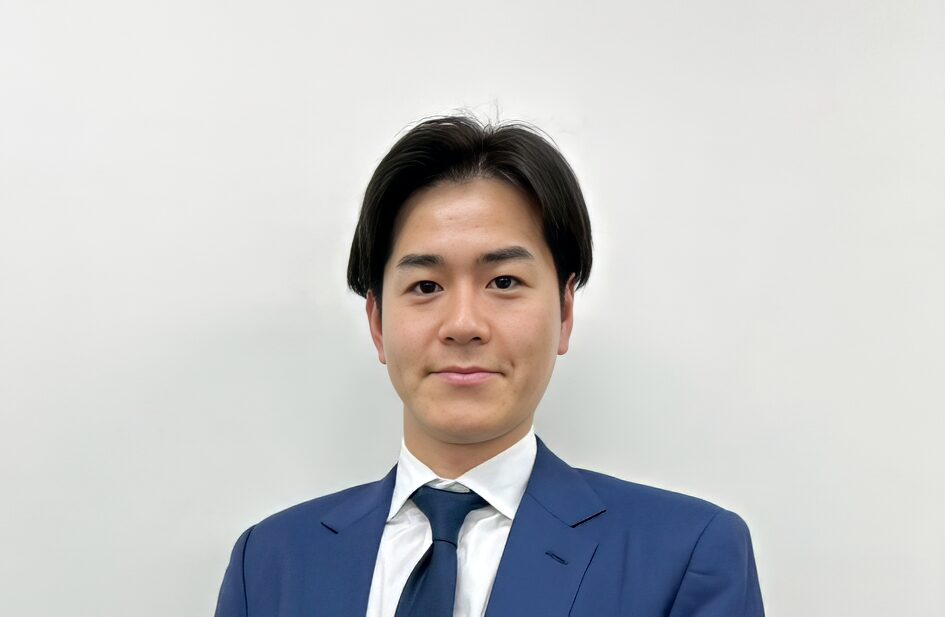 鈴木 亮平 写真